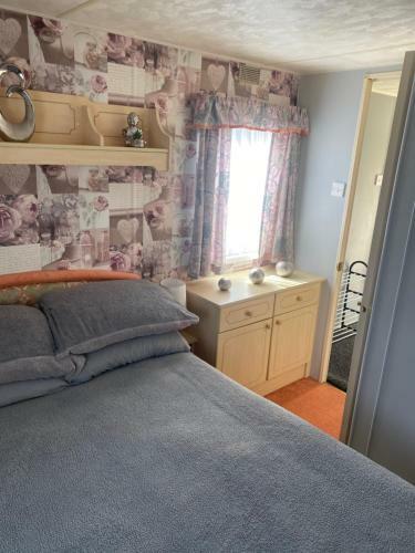 L&g Family Holidays 8 Berth Sealands Max 4 Adults