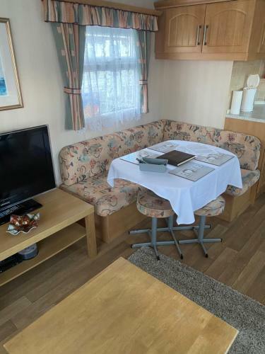 L&g Family Holidays 8 Berth Sealands Max 4 Adults