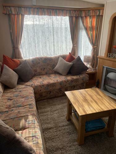 L&g Family Holidays 8 Berth Sealands Max 4 Adults