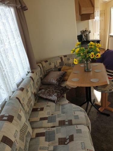 2 Bedroom Caravan Near Ingoldmells Beach