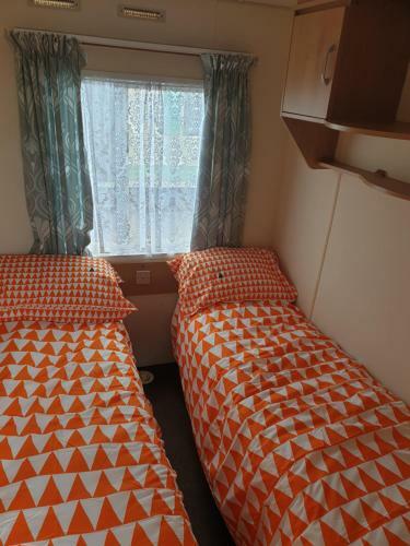 2 Bedroom Caravan Near Ingoldmells Beach