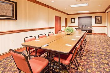 Holiday Inn Express Hotel & Suites Lucedale
