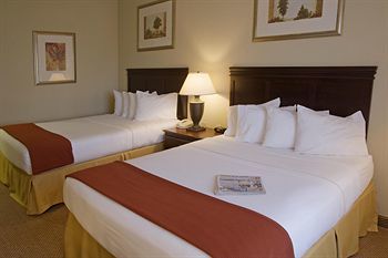 Holiday Inn Express Hotel & Suites Lucedale