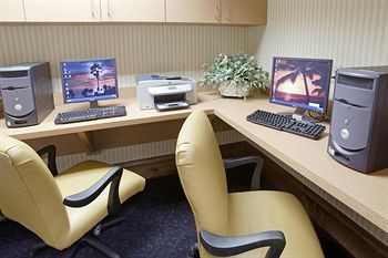 Holiday Inn Express Hotel & Suites Lucedale