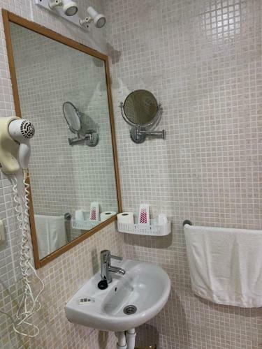 Hostal - Bungalows Camping C�ceres