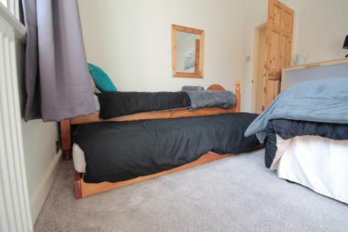 Merton House - Entire Modern City Centre Home