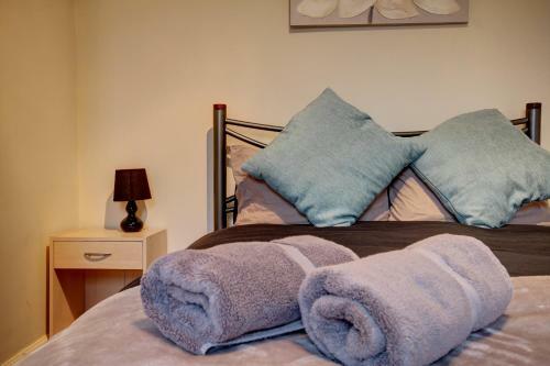 Merton House - Entire Modern City Centre Home
