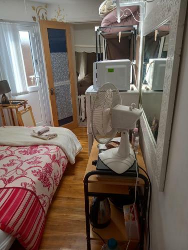 Larchmont Stay Side En Suite With Small Double Bed