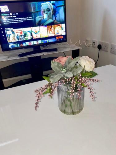 Large Apartment In City Centre With Parking!