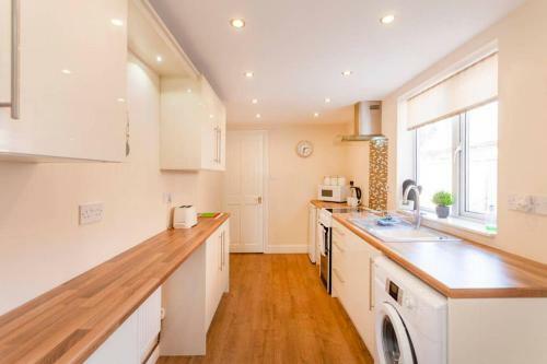 Apartamento Silver Stag, Comfortable, Spacious And Convenient 2 Bed House
