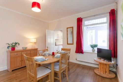 Apartamento Silver Stag, Comfortable, Spacious And Convenient 2 Bed House