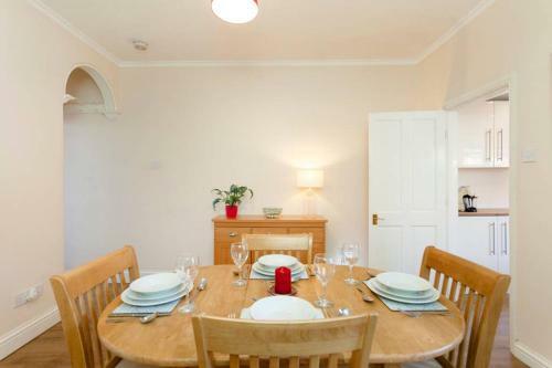 Apartamento Silver Stag, Comfortable, Spacious And Convenient 2 Bed House