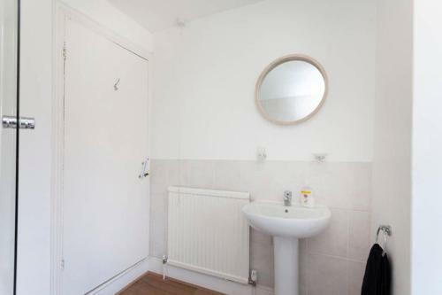 Apartamento Silver Stag, Comfortable, Spacious And Convenient 2 Bed House