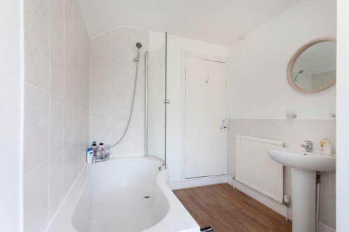 Apartamento Silver Stag, Comfortable, Spacious And Convenient 2 Bed House