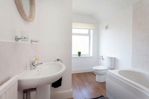 Apartamento Silver Stag, Comfortable, Spacious And Convenient 2 Bed House