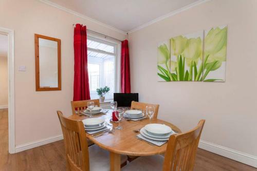 Apartamento Silver Stag, Comfortable, Spacious And Convenient 2 Bed House