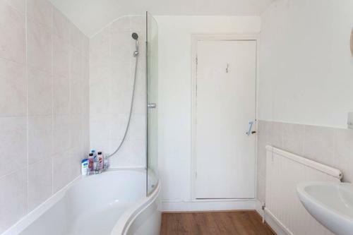 Apartamento Silver Stag, Comfortable, Spacious And Convenient 2 Bed House