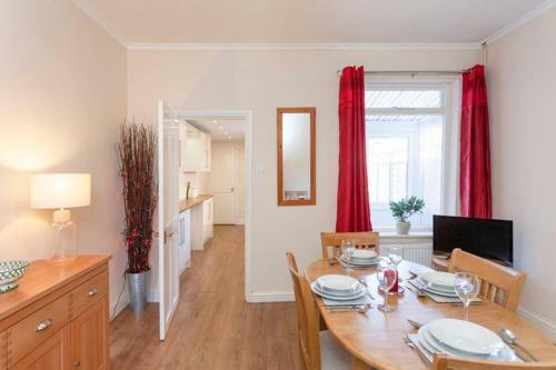 Apartamento Silver Stag, Comfortable, Spacious And Convenient 2 Bed House