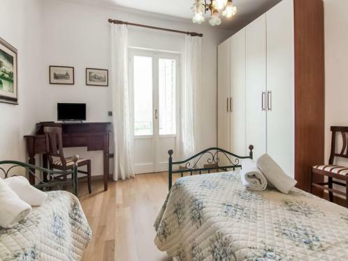 Beautiful Holiday Home In Montedinove With Shared Pool