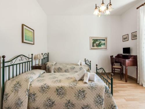 Beautiful Holiday Home In Montedinove With Shared Pool