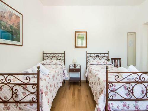 Beautiful Holiday Home In Montedinove With Shared Pool