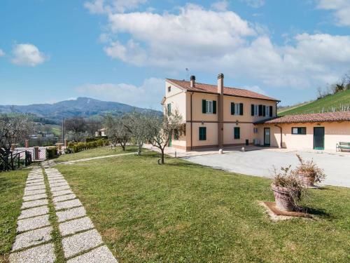 Beautiful Holiday Home In Montedinove With Shared Pool