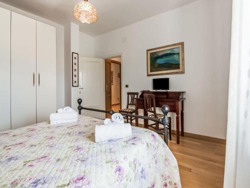 Beautiful Holiday Home In Montedinove With Shared Pool