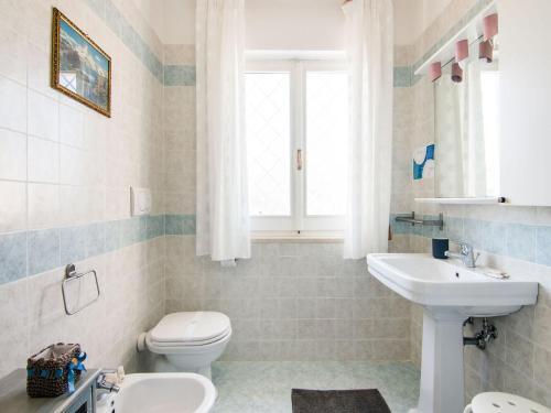 Beautiful Holiday Home In Montedinove With Shared Pool