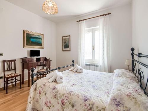 Beautiful Holiday Home In Montedinove With Shared Pool