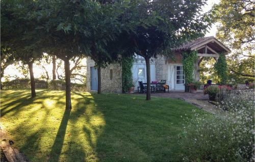 Six-bedroom Holiday Home In Beauville