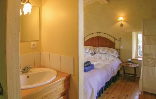 Six-bedroom Holiday Home In Beauville