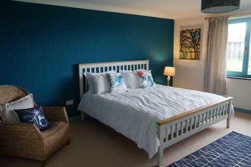 Remote And Spacious House With Sweeping Sea Views Towards Tenby