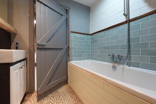 Mason Street Apartment Sleeps 16