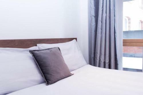 Double Bed + Bathroom In Manchester City Centre.