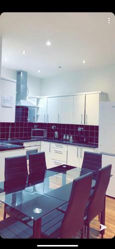 Spacious Shude Hill Apartment With Balcony