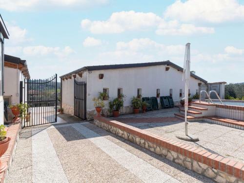 Tasteful Holiday Home In Priverno With Garden