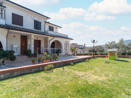 Tasteful Holiday Home In Priverno With Garden