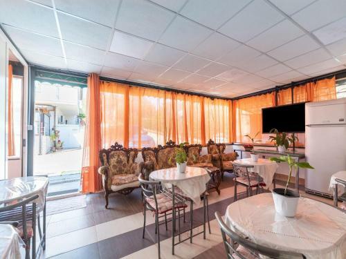 Pleasant Holiday Home In Priverno With Swimming Pool