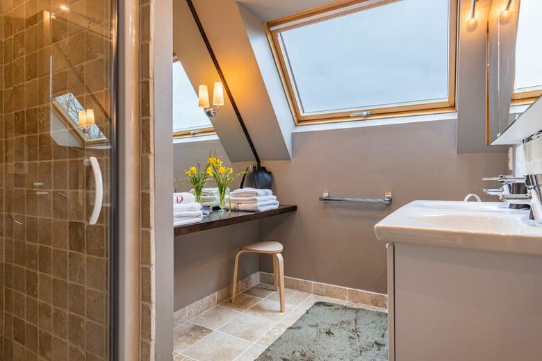 Charmante Chaumi�re Romantique Avec Piscine Chauff�e