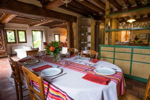 Maison "jardin Gaillard" Disposant D'une Piscine Chauff�e