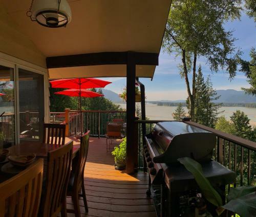 The Fraser River's Edge B&B Lodge