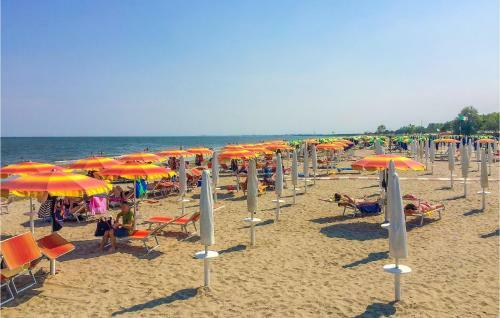 Nice Apartment In Lido Adriano With 4 Bedrooms