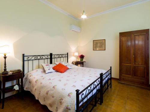 Rustic Holiday Home Near Cortona With Private Swimming Pool