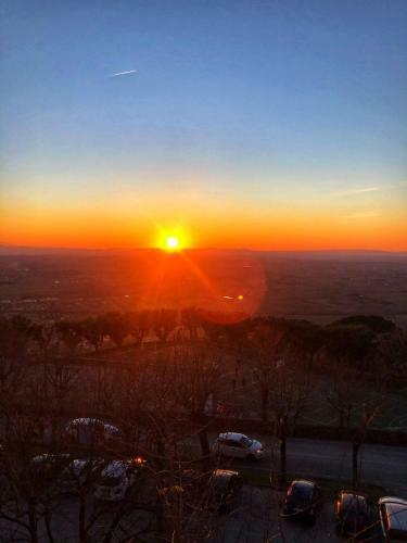 Cortona: Uno Sguardo Sull'infinito