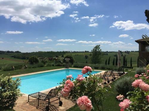 Inviting Villa At Cortona With Private Fenced Garden
