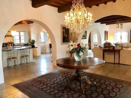 Inviting Villa At Cortona With Private Fenced Garden