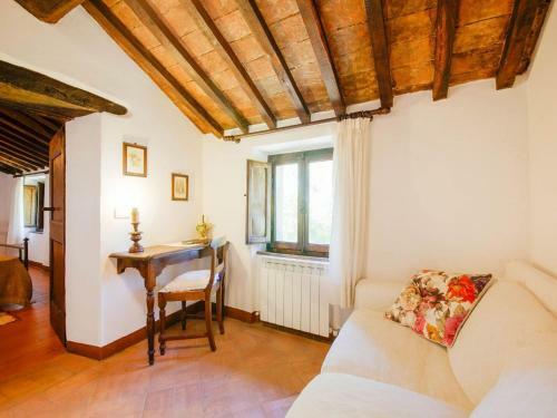 Rustic Farmhouse In Cortona With Private Garden