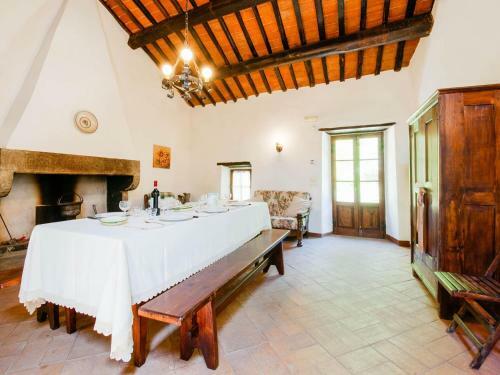 Rustic Farmhouse In Cortona With Private Garden