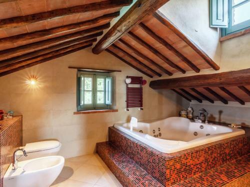 Lavish Villa In Cortona With Swimming Pool