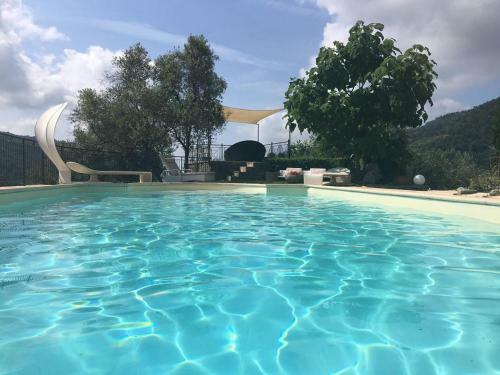 Villa Mit Privaten Schwimmpool Undaussenwhirlpol